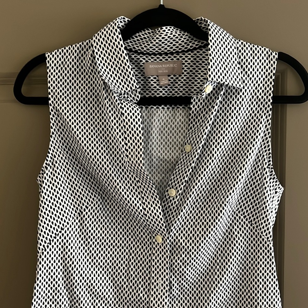 Size 6 Banana Republic Button Down Blouse